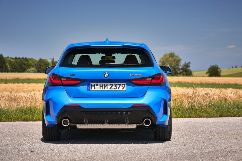 Il posteriore della nuova BMW M135i xDrive