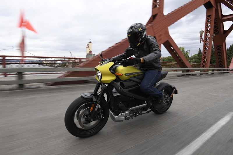 Il nostro test sulle strade di Portland, in Oregon. La nuova Harley in citt&agrave; &egrave; davvero facile, per&ograve; si avverte il peso in manovra