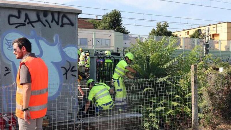 Incendio a una cabina elettrica: treni nel caos tra Milano e Napoli