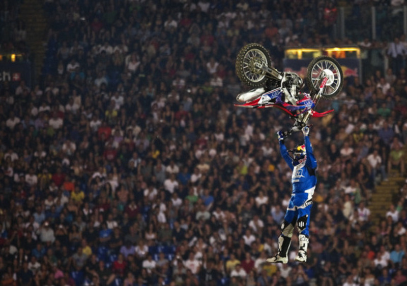 Nate Adams Vince la tappa romana dei Red Bull X-Fighters