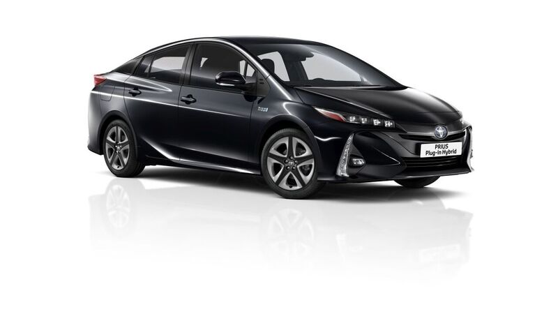 Toyota Prius Plug-In, ora ha 5 posti