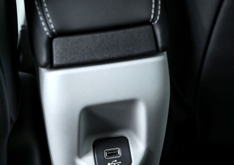 Jeep Renegade (2014-->>) (18)