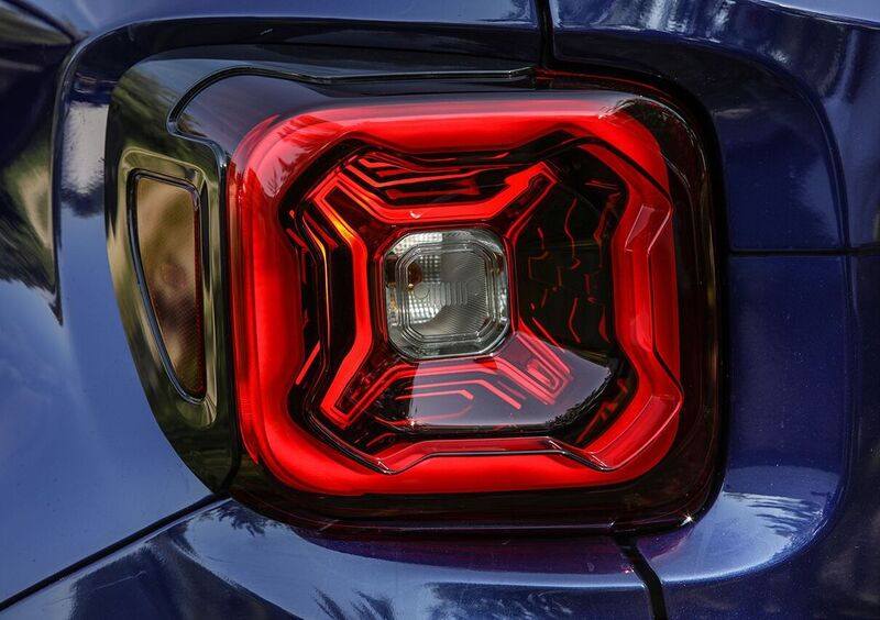 Jeep Renegade (2014-->>) (21)