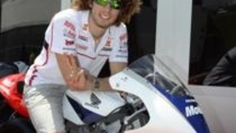 Simoncelli presenta la NSF250R Moto3 al Mugello 