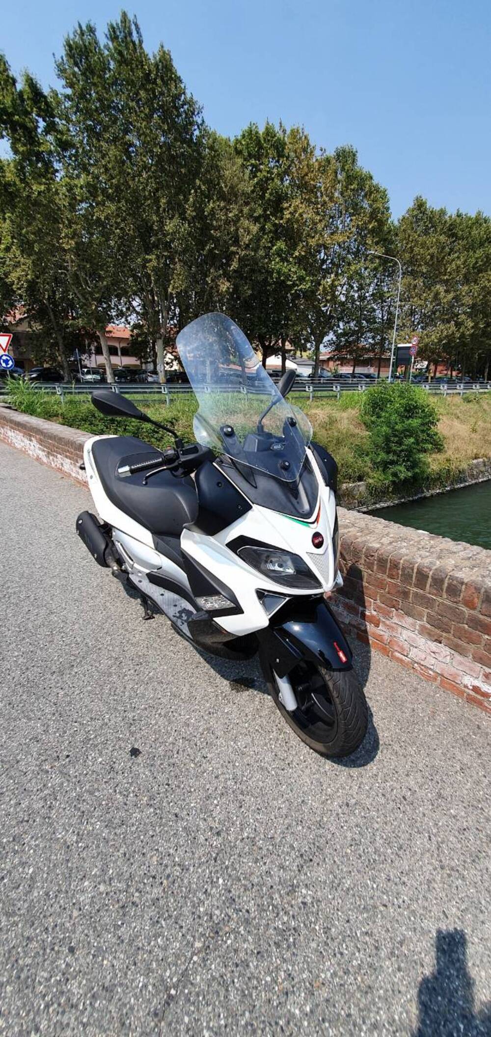 Aprilia SR Max 300 (2011 - 16) (4)