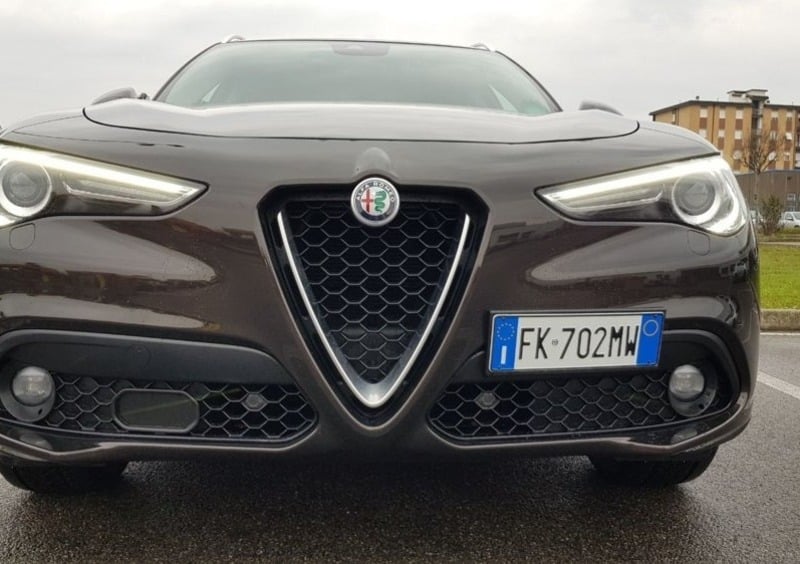 Alfa Romeo Stelvio (2017-->>) (39)