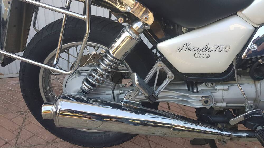 Moto Guzzi Nevada 750 Club (2002 - 06) (4)