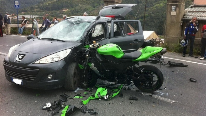 Meno morti in moto, ma di pi&ugrave; con i ciclomotori