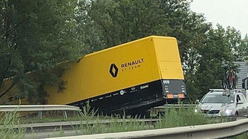 F1: Renault, incidente per un camion del team in Ungheria