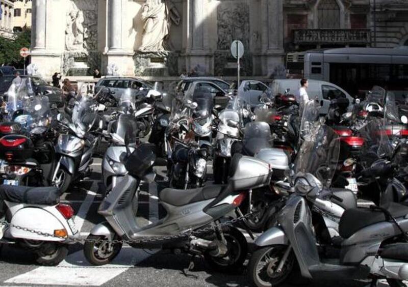 Meno morti in moto, ma di pi&ugrave; con i ciclomotori