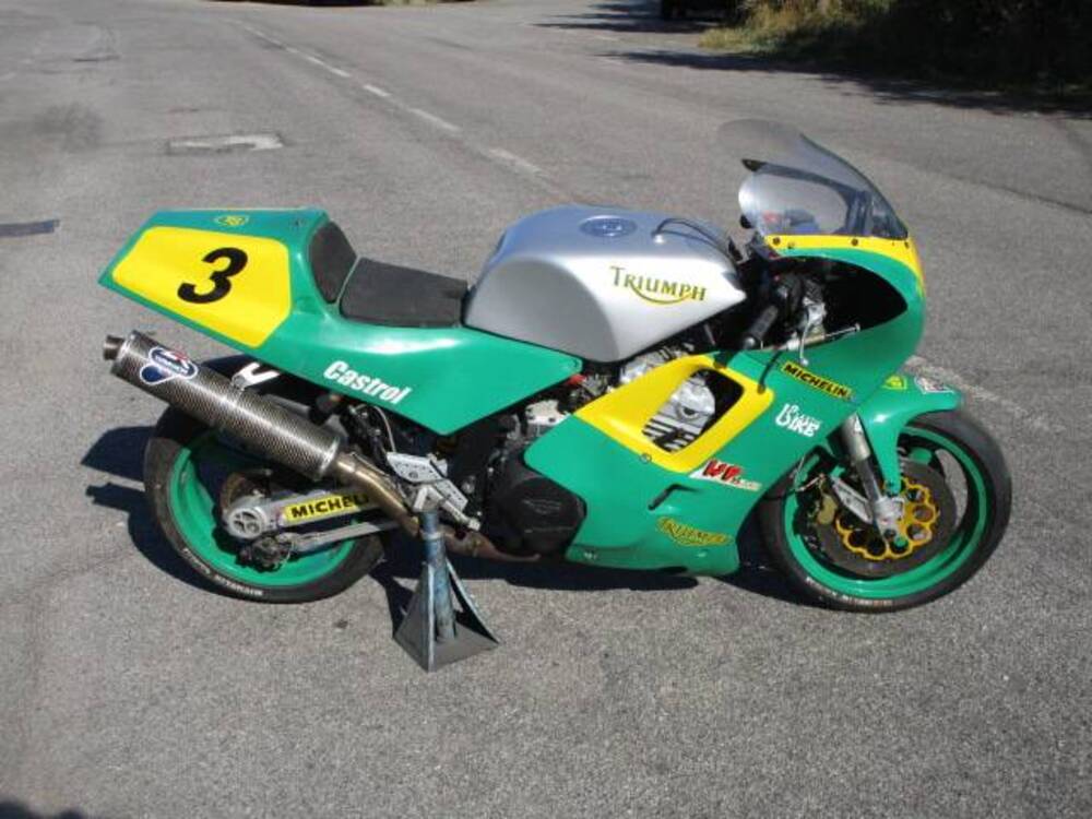 Triumph DAYTONA 900 FACTORY  (4)