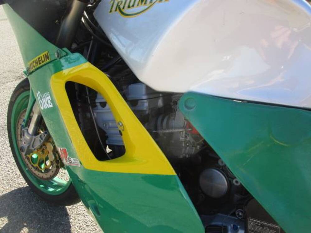 Triumph DAYTONA 900 FACTORY  (5)