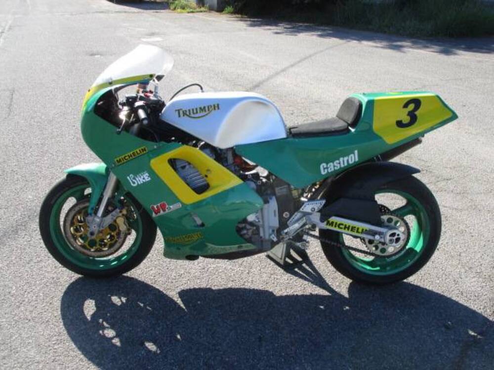 Triumph DAYTONA 900 FACTORY  (2)