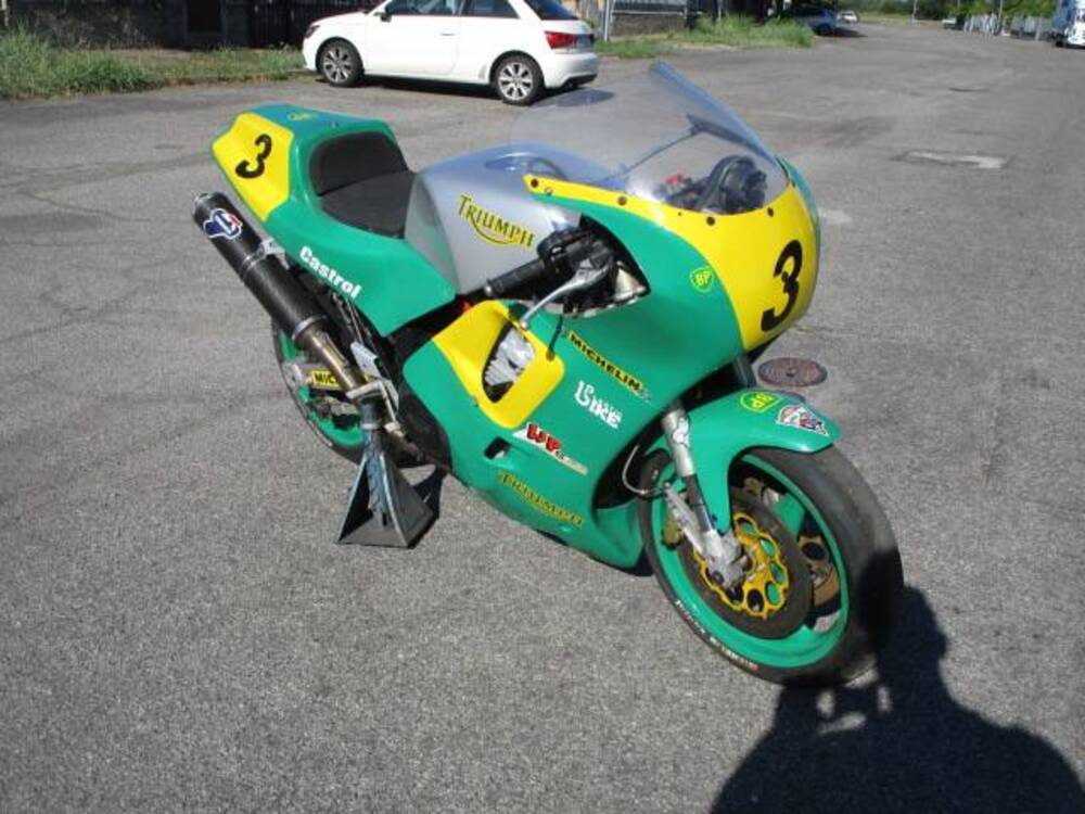 Triumph DAYTONA 900 FACTORY  (3)