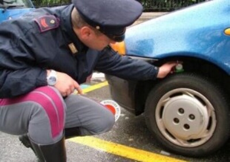 Pneumatici di marche diverse sulla stessa auto: ecco che cosa dice la legge