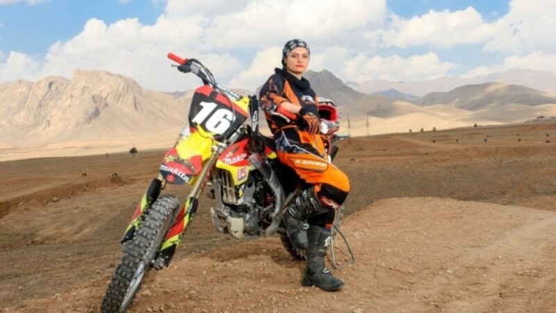La storia di Behnaz e delle donne iraniane che amano le moto