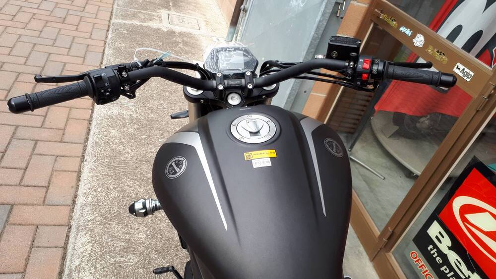 Benelli 502 C (2021 - 25) (9)