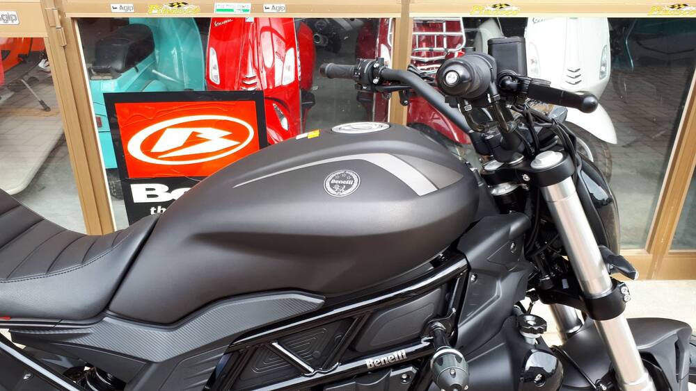 Benelli 502 C (2021 - 25) (13)