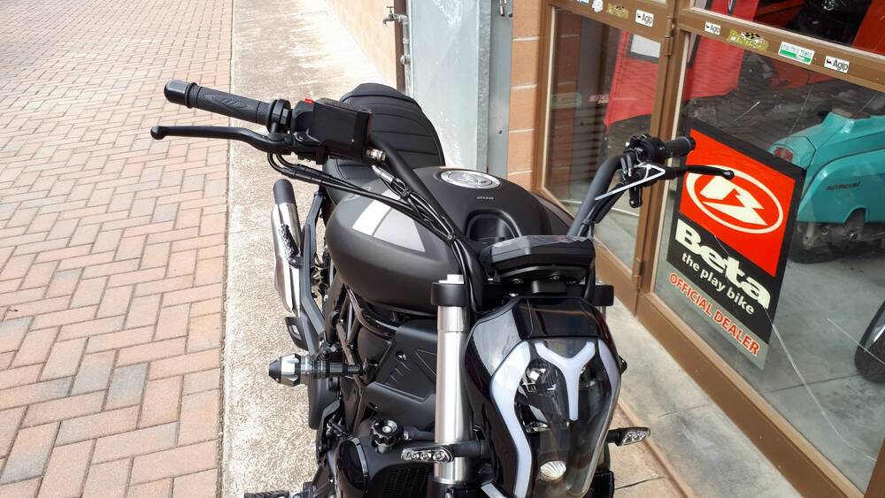 Benelli 502 C (2021 - 25) (18)