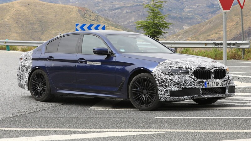 Nuova BMW Serie 5 Plug-in: restyling 2020 con potenza superiore [foto]