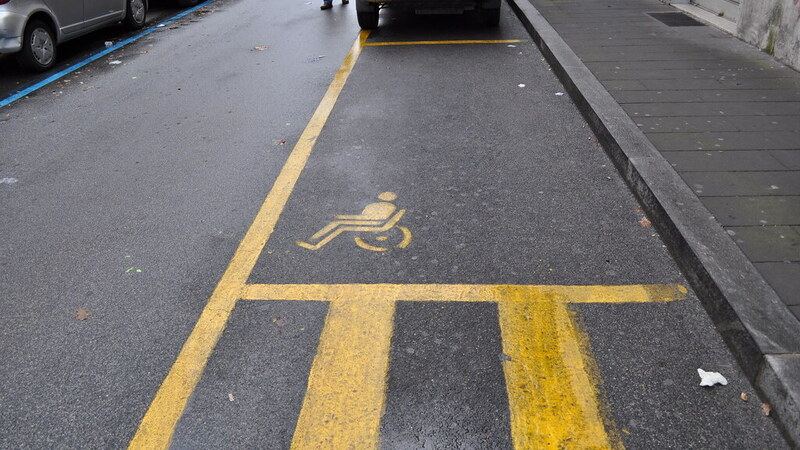 Multe divieto di sosta, Milano: crescono quelle per chi abusa dei posti disabili
