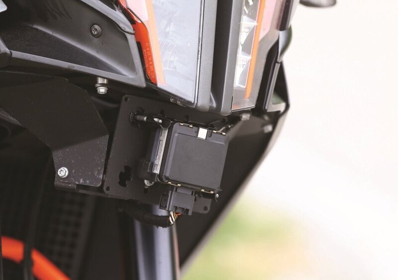 il radar posizionato frontalmente su una KTM dotata di ARAS