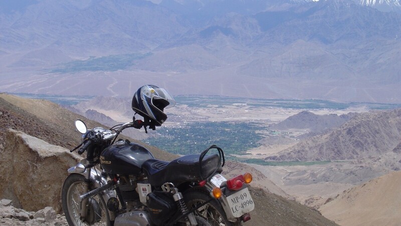 I giornalisti e le moto stanno salvando il Kashmir dall&#039;isolamento