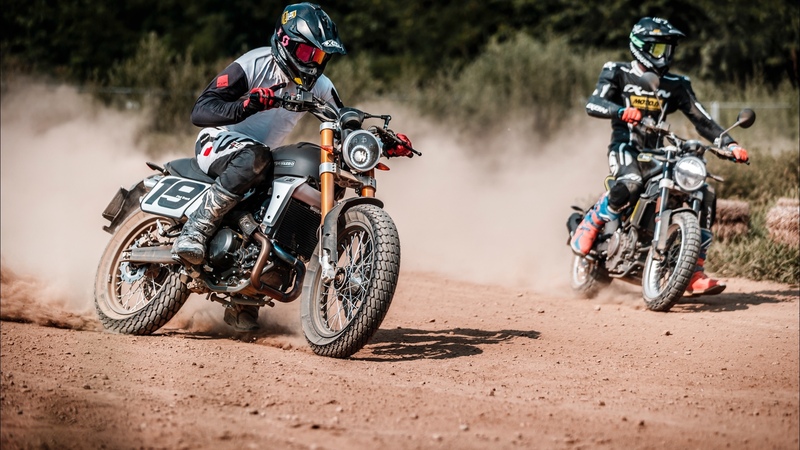 Fantic Caballero 500 Flat Track e Husqvarna Svartpilen 401: in citt&agrave; e di traverso