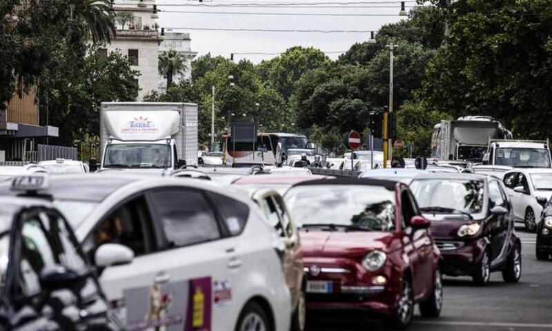 L&#039;intenso traffico a Roma