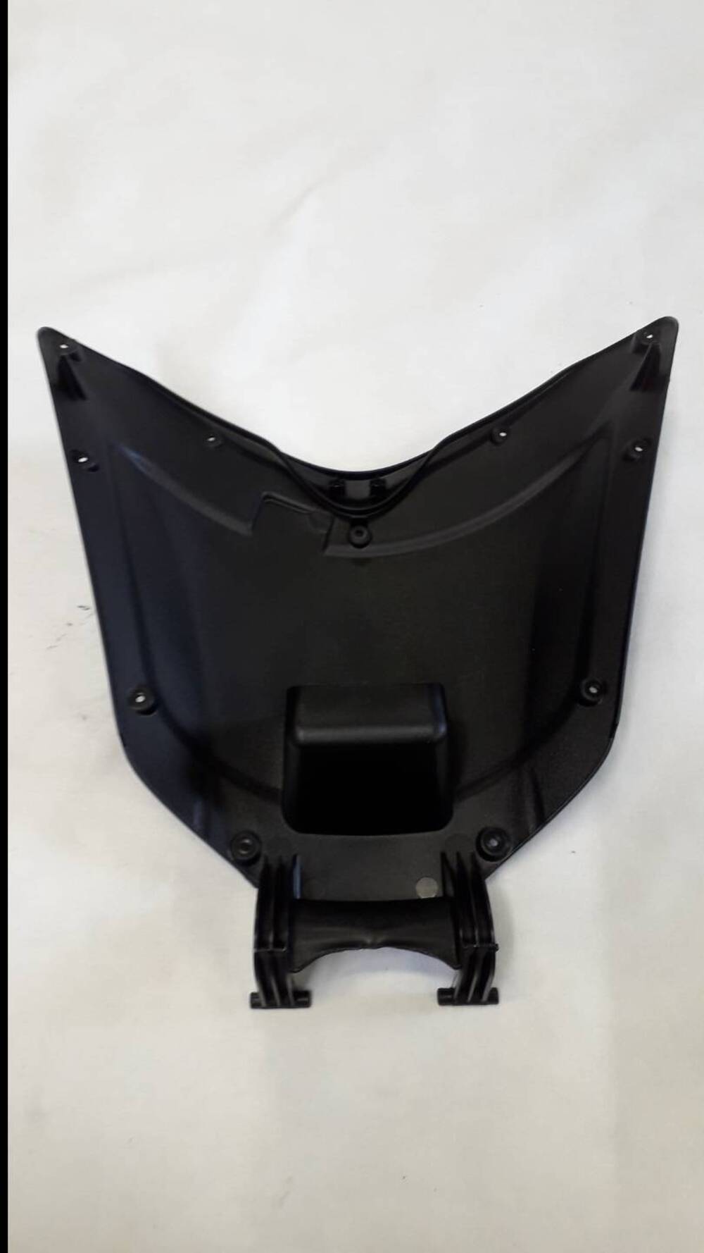 SPORTELLO SCUDO INTERNO PIAGGIO BEVERLY 300-350 (2)