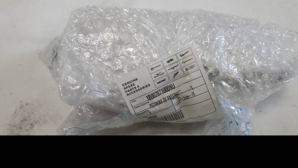 PEDANA PASSEGGERO PIAGGIO MEDLEY LATO DESTRO (3)