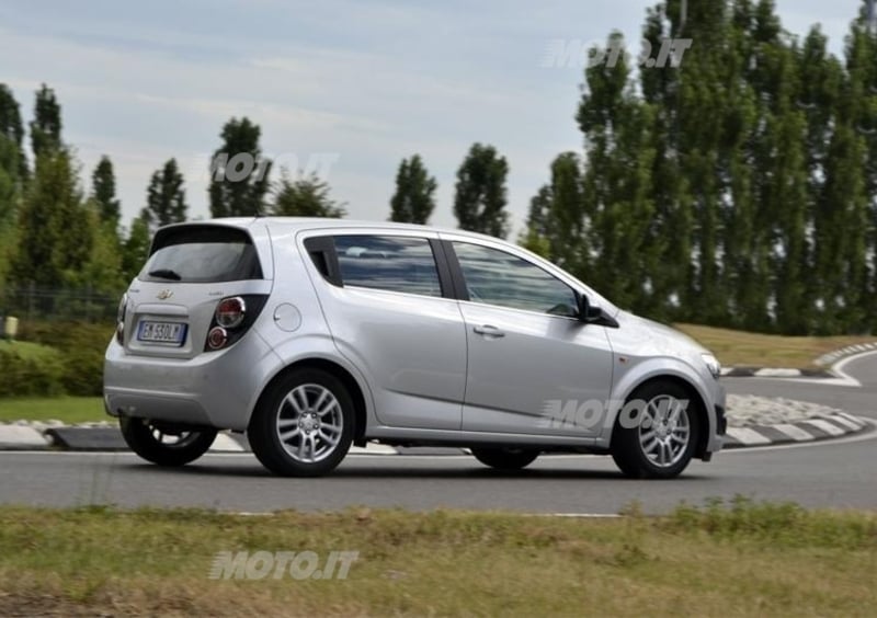 Chevrolet Aveo (2011-15) (9)