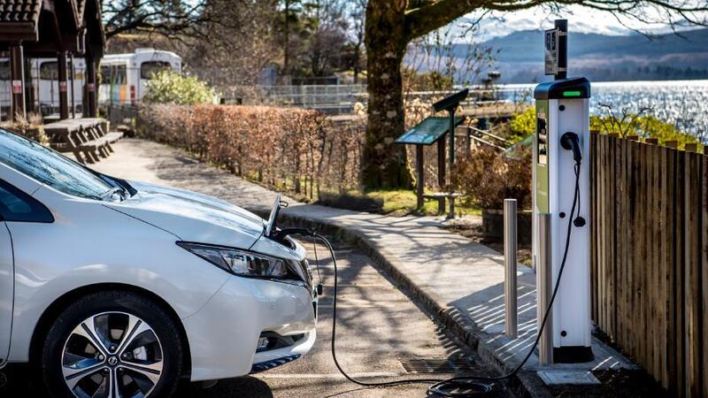 UK: pi&ugrave; colonnine che pompe di carburante. Sorpasso storico