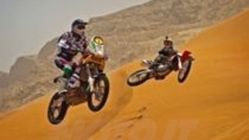 Backflip con la KTM 450 Rally di Marc Coma