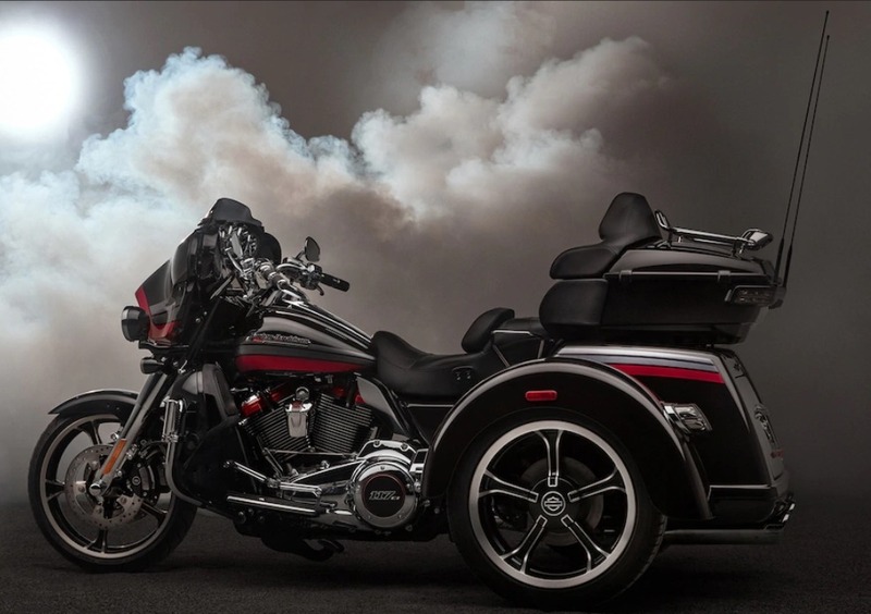 Harley-Davidson CVO - Custom Vehicle Operations 117 CVO Tri Glide Ultra (2020) - FLHTCUTGSE_AF (9)