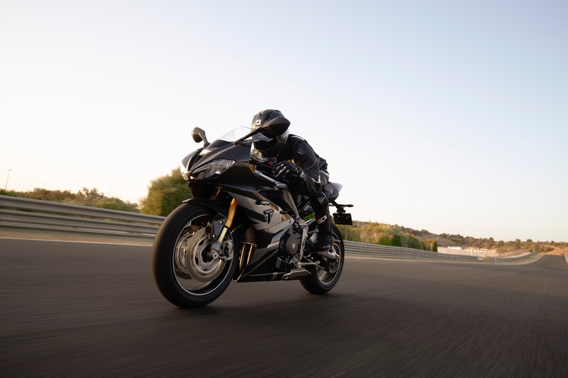 Nuova Triumph Daytona Moto2 765: tutti i dati!