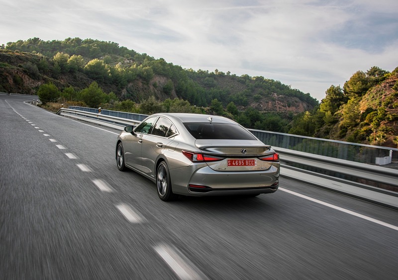 Lexus ES (4)