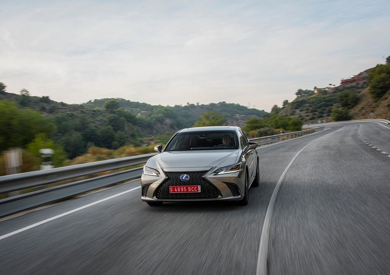 Lexus ES (9)