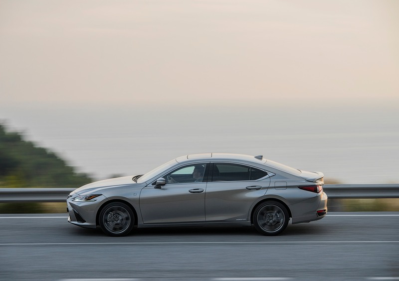 Lexus ES (2)