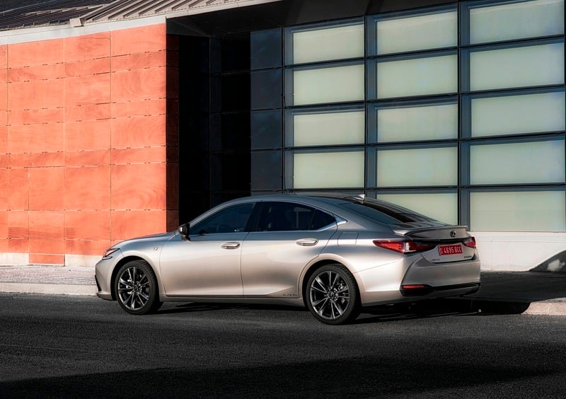 Lexus ES (2018-->>) (10)