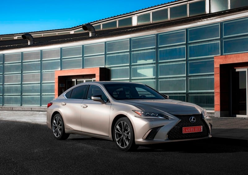 Lexus ES (2018-->>) (26)