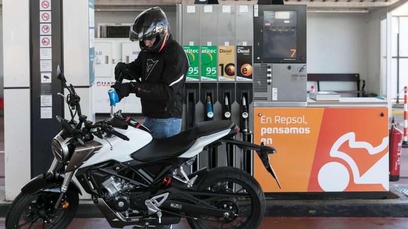 Aree di servizio dedicate ai motociclisti? L'esperimento (che ci convince) di Repsol