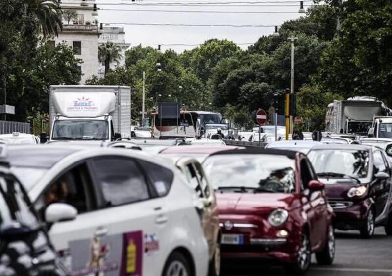 Italia, dal 2013 aumentano solo le medie cilindrate