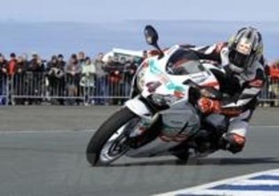 Rea e Tamada con il team Castrol Honda Ten Kate al Nürburgring