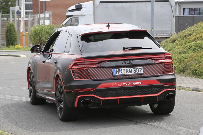 Il posteriore super aggressivo dell'Audi RS Q8