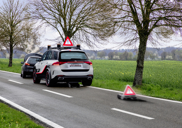 Mercedes ESF 2019: il triangolo è un robot