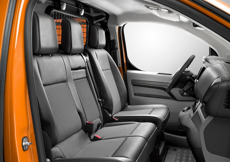 Opel Vivaro Furgone (11)