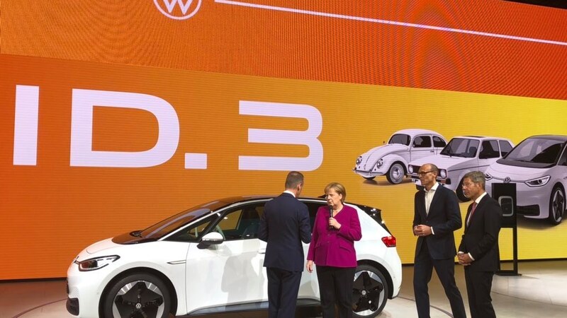 IAA in calo e industria dell&rsquo;auto che tentenna? Angela Merkel &ldquo;sostiene&rdquo; ma pochi si fidano