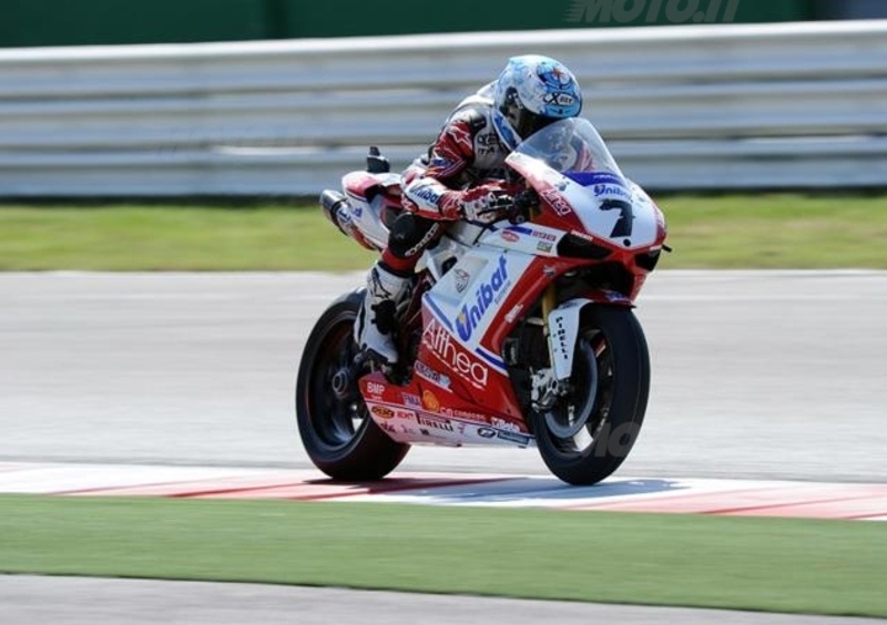 Melandri &egrave; il pi&ugrave; veloce a Misano nel primo giorno di test SBK