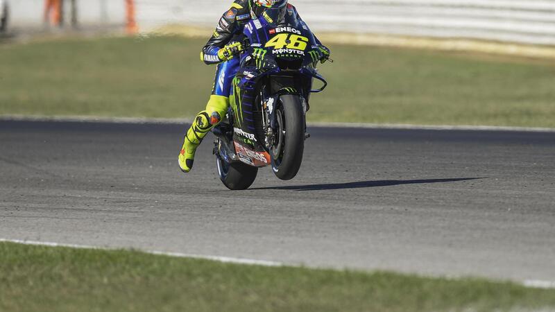 MotoGP, scontro Rossi-Marquez a Misano. Vale: "Come in Argentina 2017", Marc: "Meglio non sapere la sua intenzione"